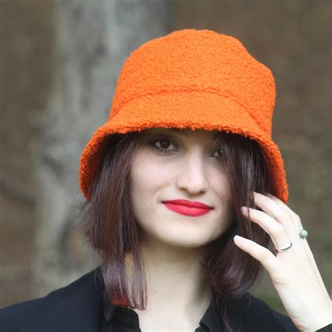 turuncu şapka kışlık